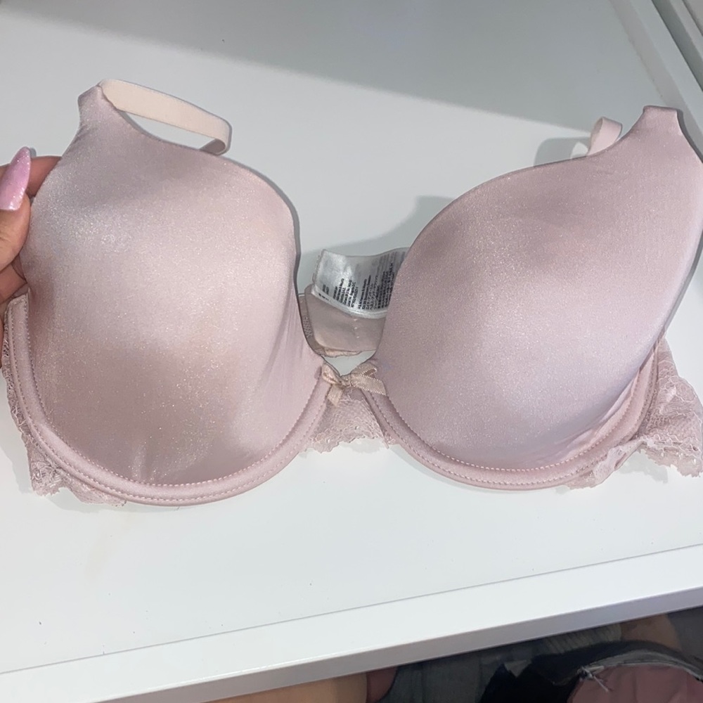 Smooth pink H&M bra with lace